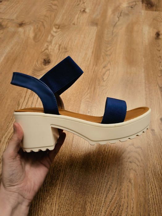 Buty na koturnie, rozmiar 40 nowe