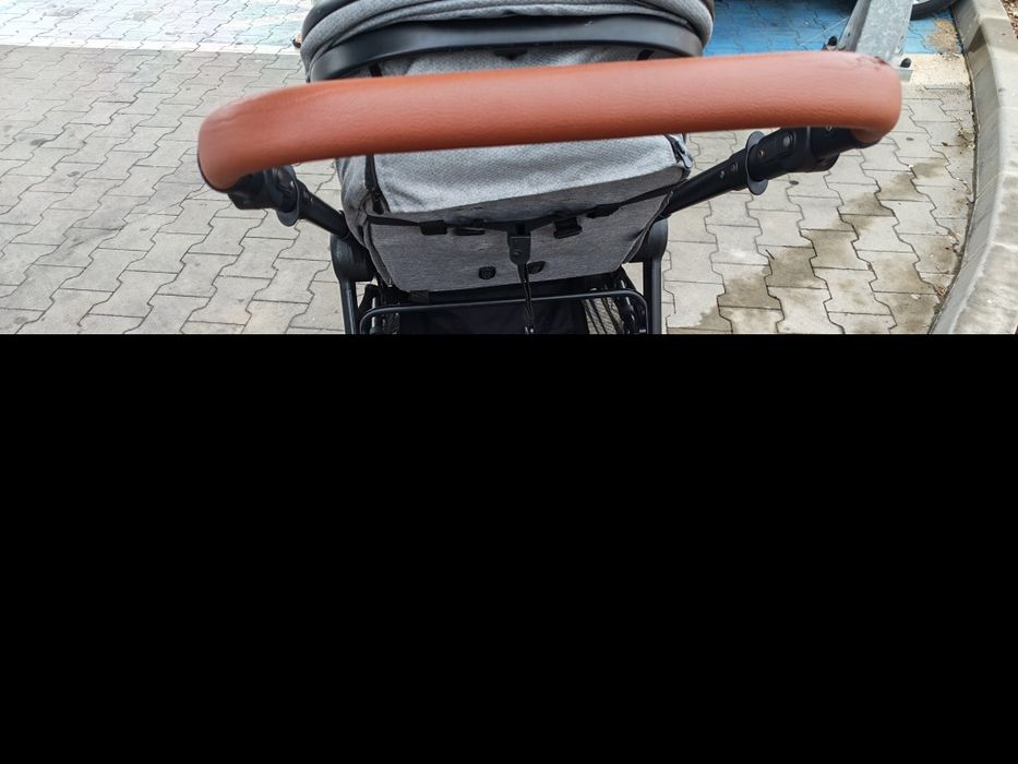 Carrinho de bebe com ovo