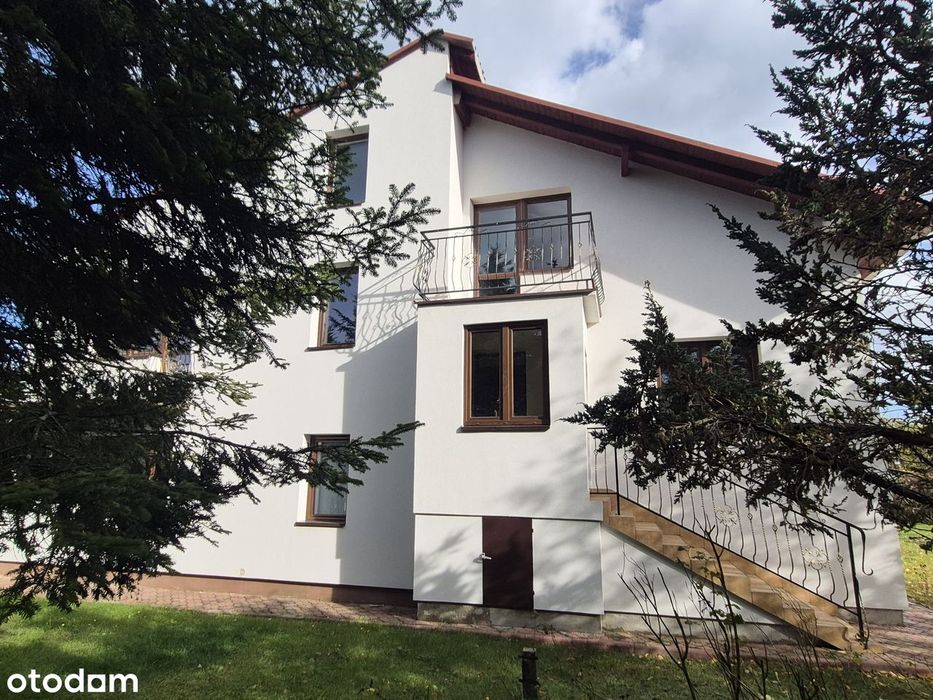 Duży ładny dom z zabudowaniami gospodarczymi na działce 40 ar