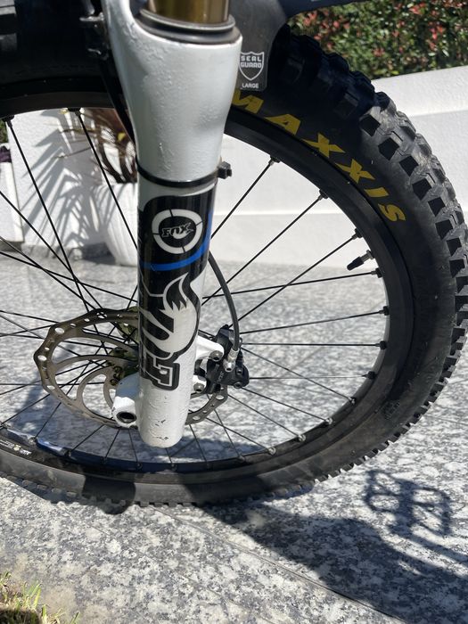 Bicicleta de downhill roda 26