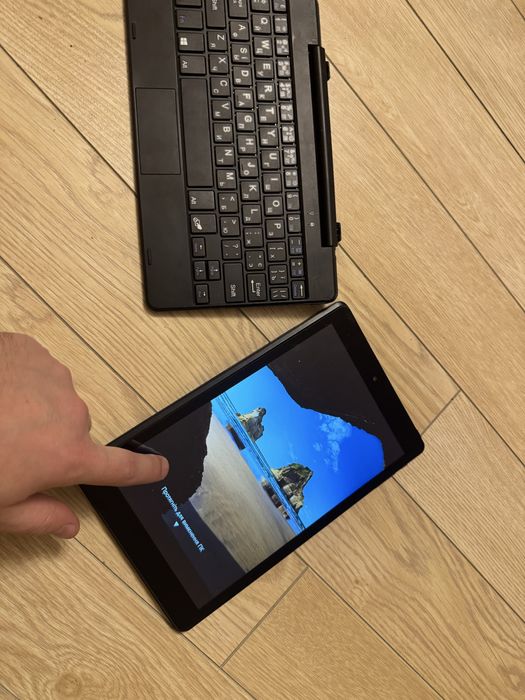 Планшет 2/1 на windows Bravis WX i89