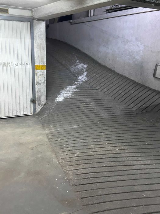 Garagem Box em Fitares