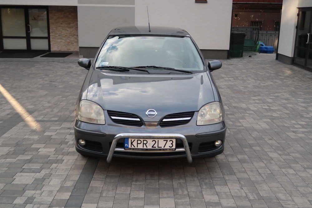 Nissan Almera Tino