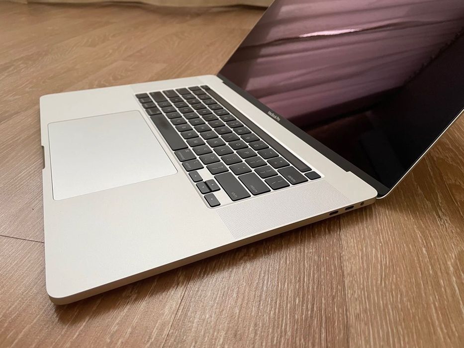 MacBook Pro 16" 2019 32GB/2.6GHz i7/1TB SSD/AMD Radeon Pro 5300M 4GB