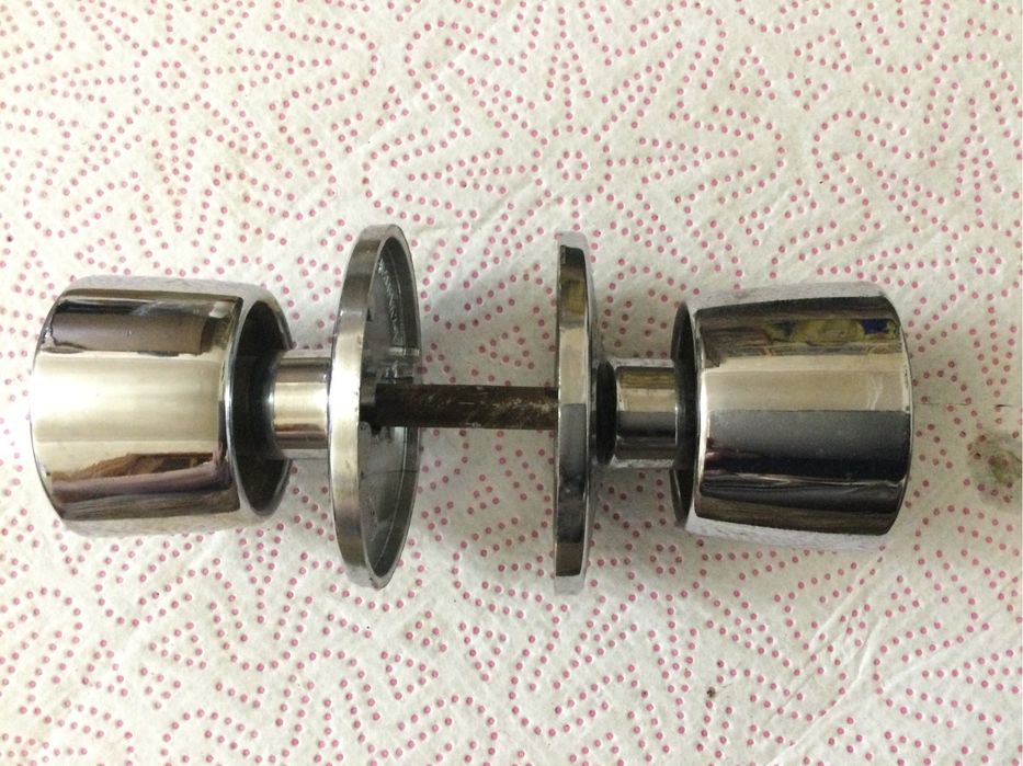 Продам дверную ручку хром