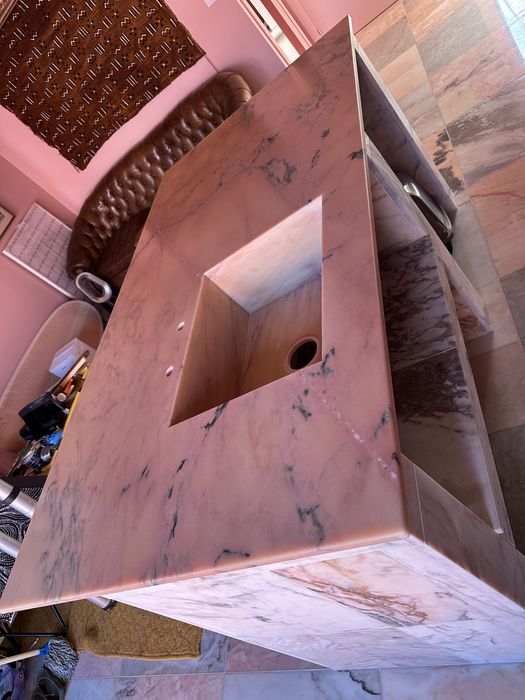 Ilha em marmore rosa