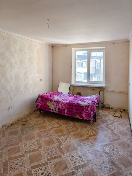 Продаж  3 кімнатної квартири без ремонту