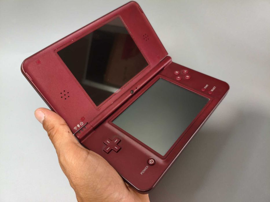 Nintendo DSI XL Vermelho