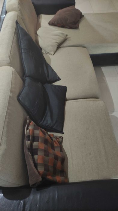 Sofá  chaise longue.