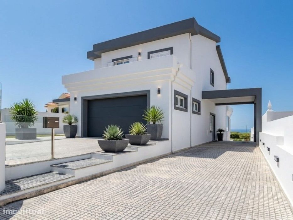 Moradia exclusiva com vista mar deslumbrante, piscina e localização...