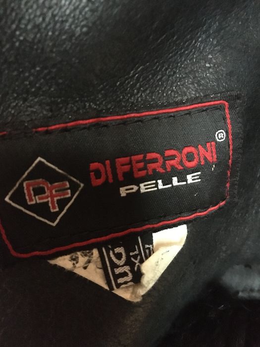 Короткая кожаная куртка на натуральном мезу