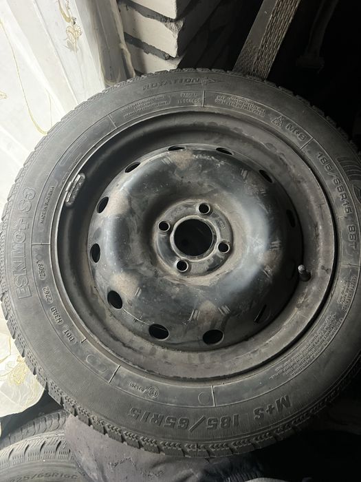 Продам резину з дисками Sava 185/65/15 Зима.