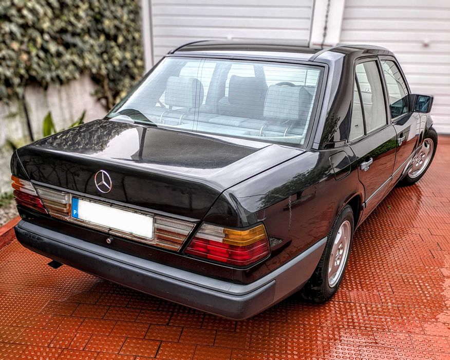Mercedes Benz Classe E 250d 1989 cinzento (RESERVADO)