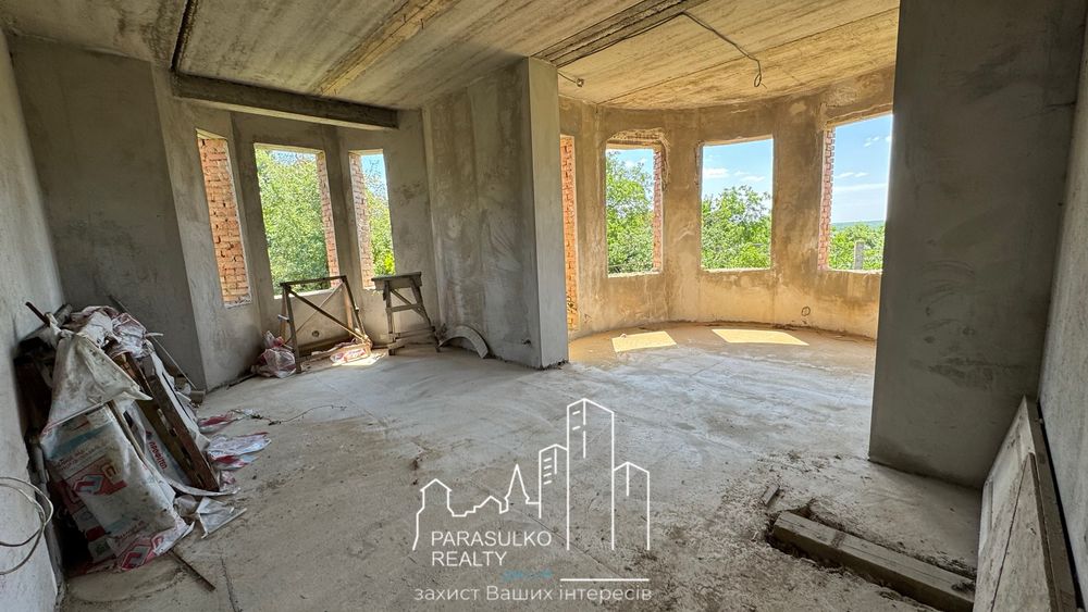 Продам розкішний будинок у мальовничому місці