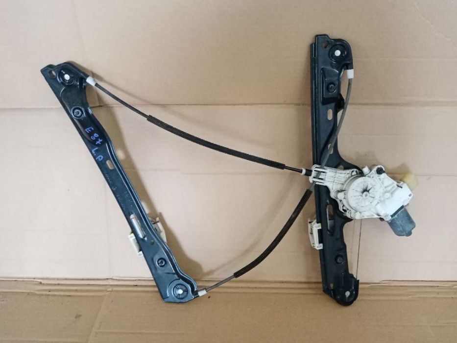 Mechanizm podnośnik szyby lewy przód BMW 1 E87 7067795S 7138465E