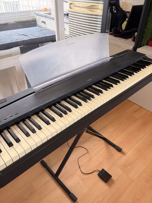Piano Yamaha P70 + suporte + pedal
