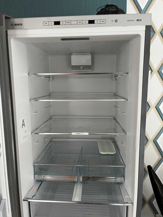 Холодильник Bosch KGE58Al40