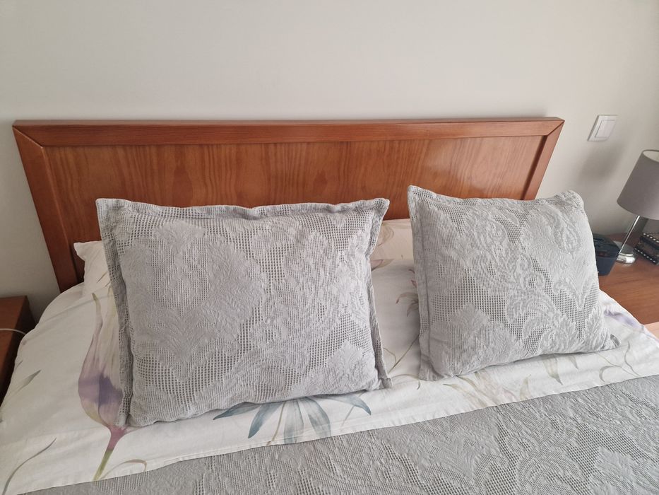 Cama em  carvalho Moviflor