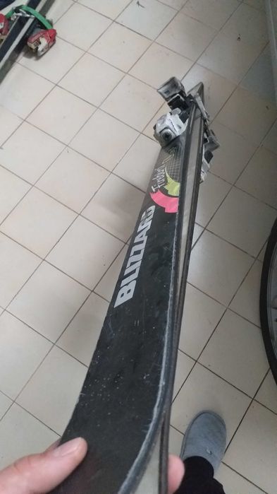 Vendo 3 pares de skis em conjunto ou em separado
