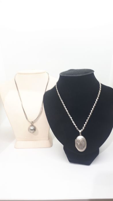 Серебряные кулоны.