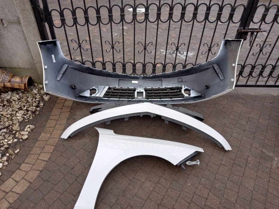 Opel Astra L Zderzak przedni z gryllem