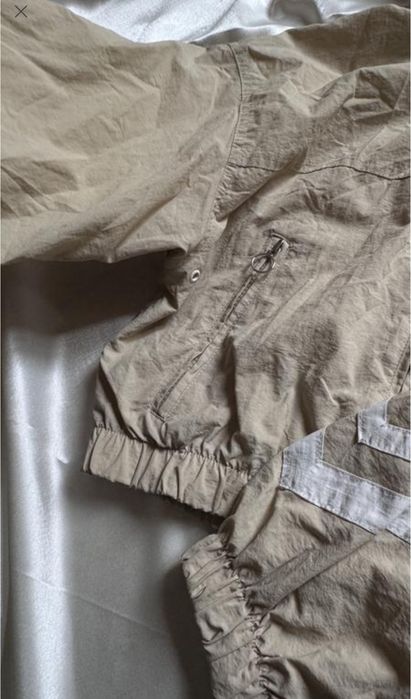 Вітровка-кофта bershka бежевого коляру s-m y2k