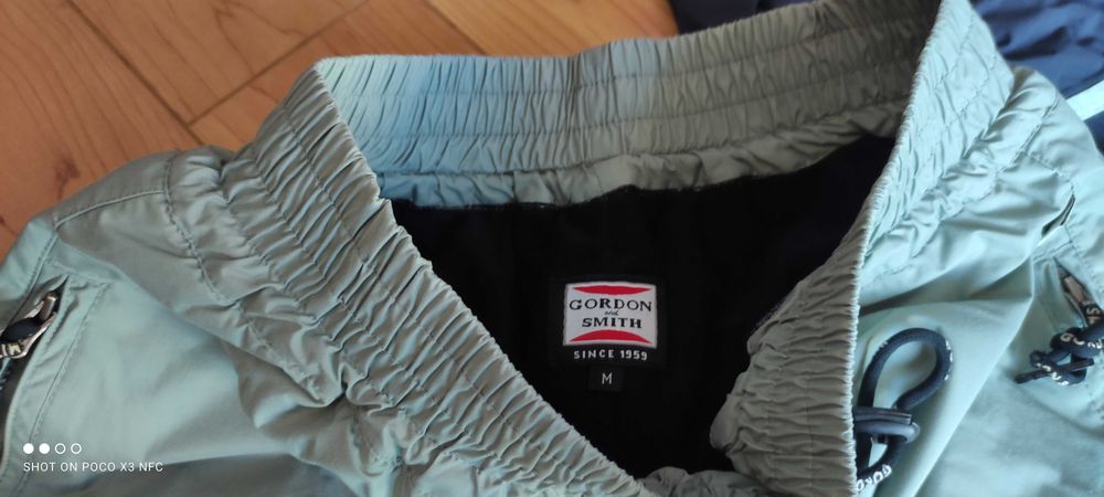 Snowboard ou ski, blusão e calças G&S