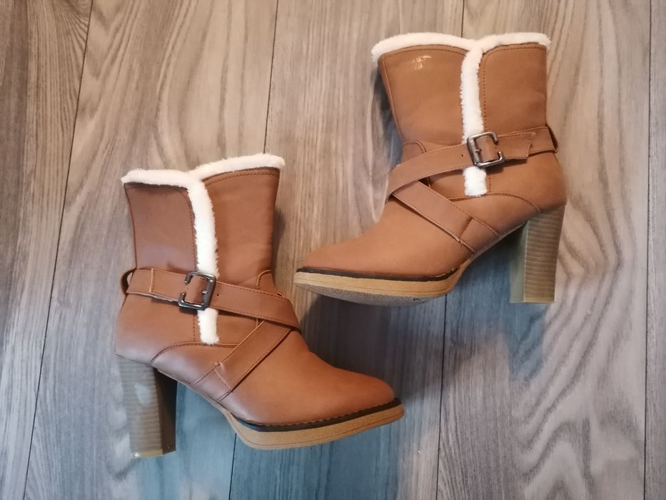 Buty kozaki na obcasie