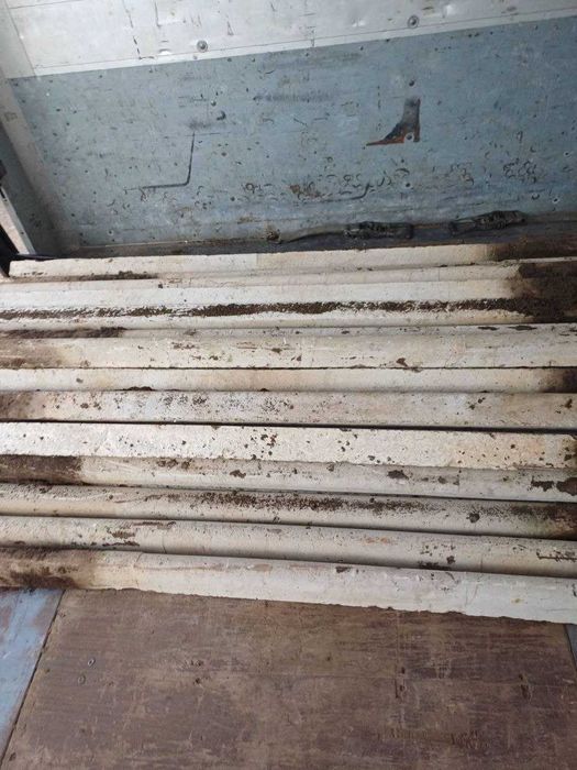 Стовпи стовпчик на огорожу паркан забор з сітки сетка рабиця дріт