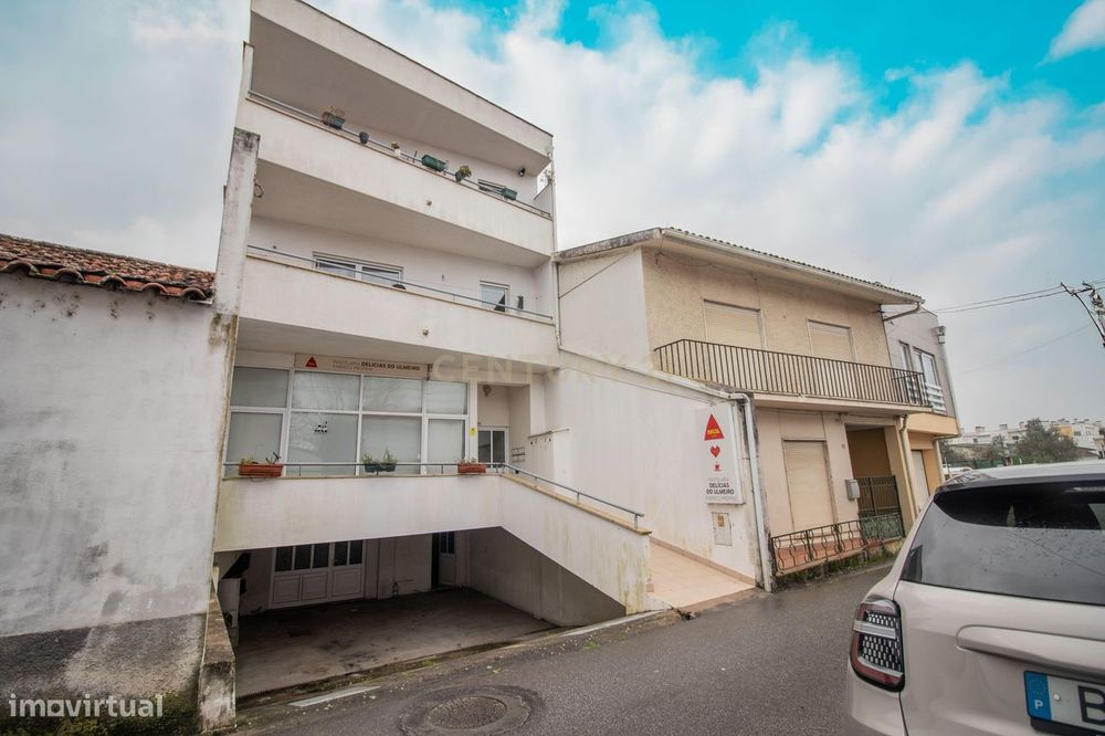 Pastelaria Totalmente Equipada no Centro da Granja do Ulmeiro para arr