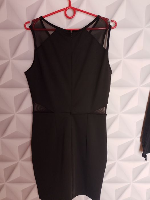 Czarna wizytowa sukienka