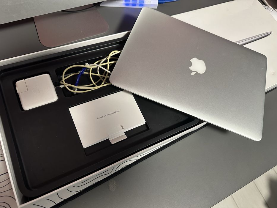 Apple MacBook Air 13 2017 [Intel i5 / 8Gb / 128 Gb]