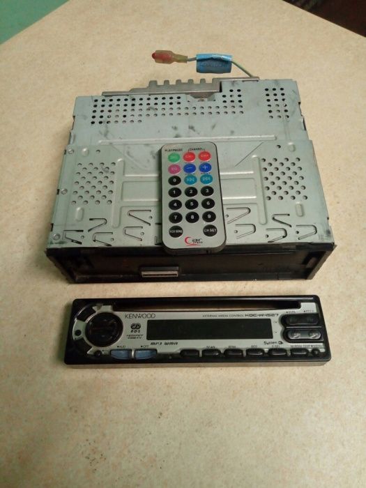 Автомагнитола Kenwood.