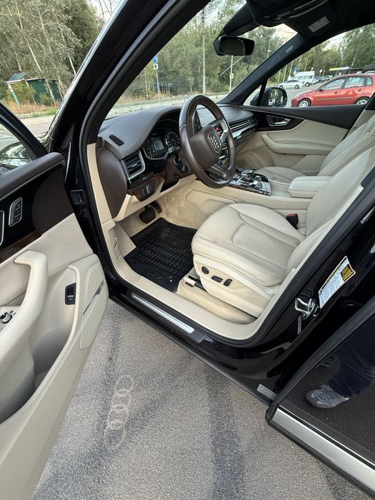 Ауді Q7 premium+, 2018 року