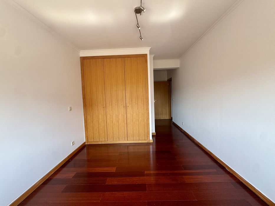 T2 no centro de Paredes para Arrendamento