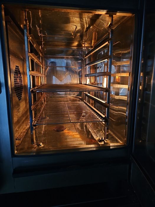 Piec konwekcyjno‑parowy