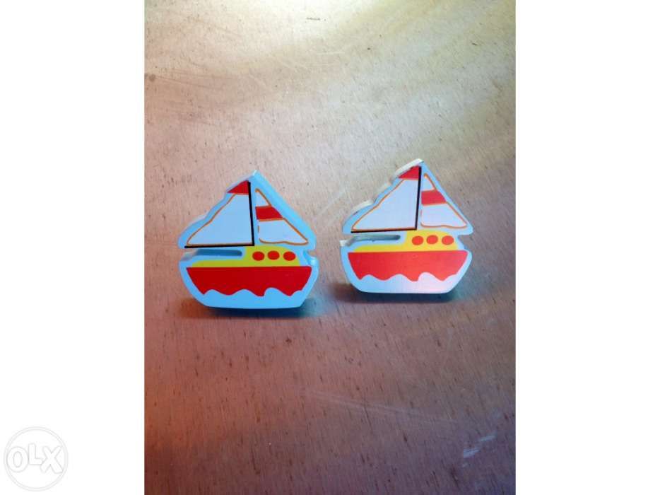 Puxadores em madeira para armários de criança