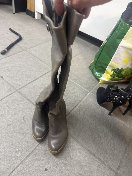 Botas altas 36 cinza claro de pele