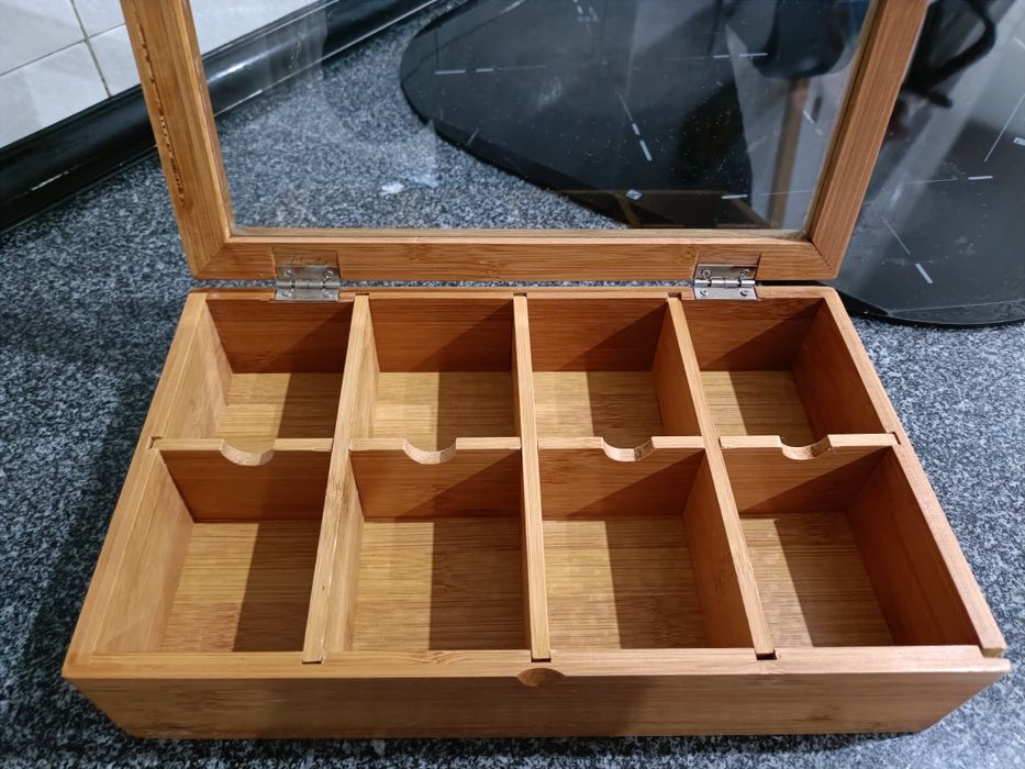 Caixa de madeira , elegante para guardar pacotes de chá