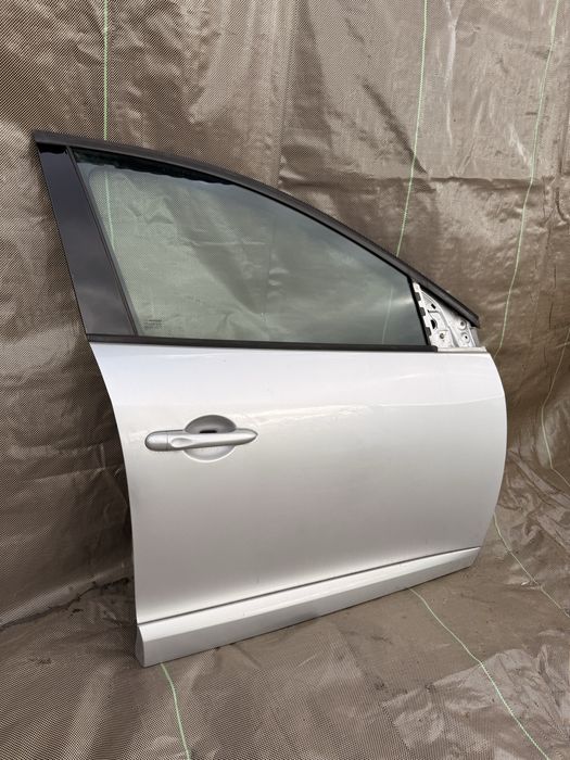 Dzrwi przednie prawe Renault Megane 3 TED69 09-16rok