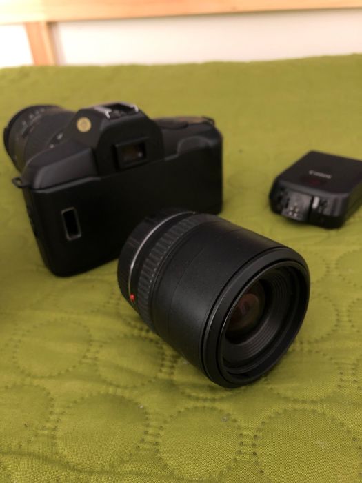 câmera cannon 850 com objetiva e flash e pilha nova.