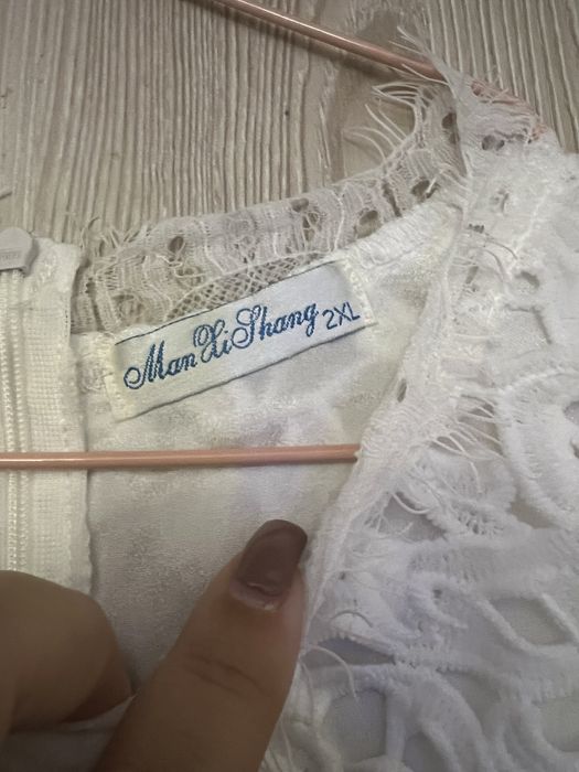 Vestido Rosa com renda branca