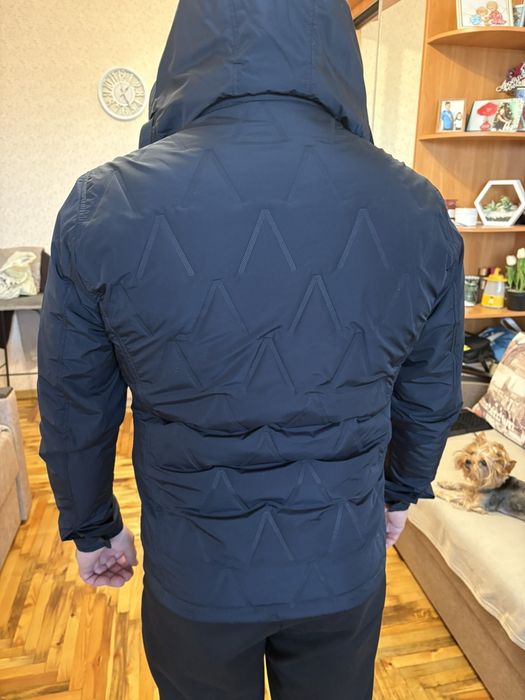 Продам осеннюю ветровку