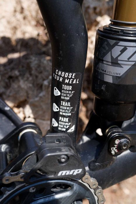 Radon Swoop AL 10.0 (2023) - Tam. M - Fox Factory (Kashima Reparado) / Magura MT7