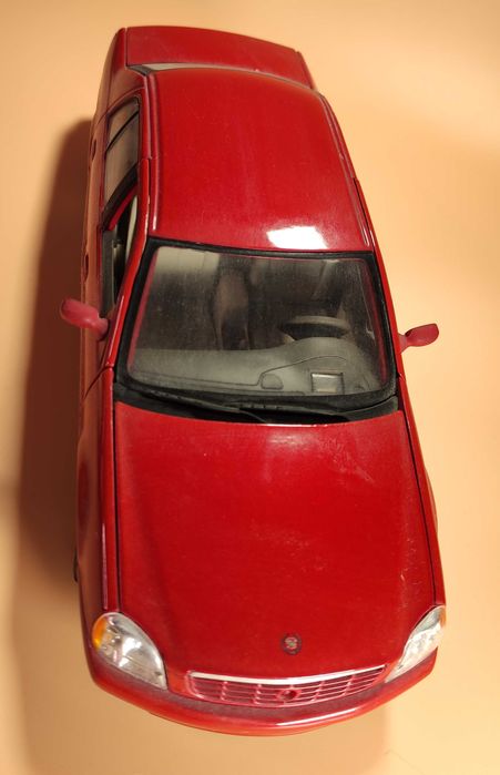 Модель машины 2002 Cadillac Deville DTS 1:18 Maisto Diecast Model Car