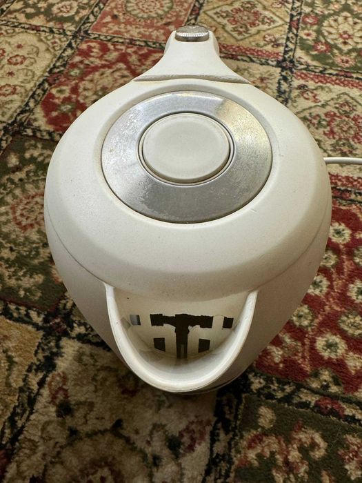 Продаю електрочайник Tefal KO 330130