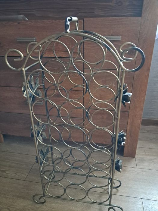 Piekny stojak na wino