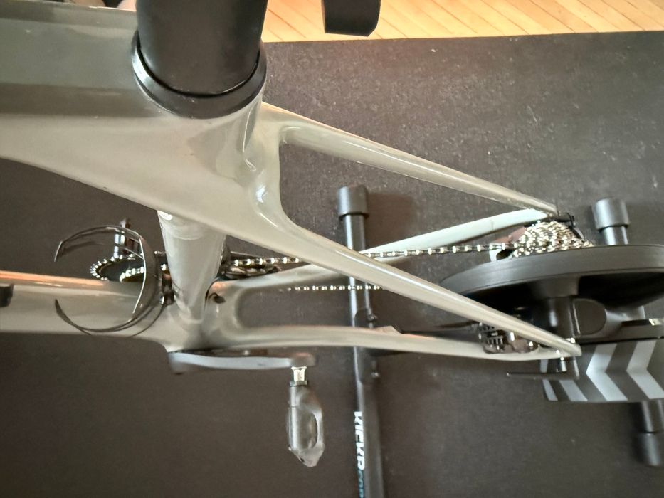 Canyon Ultimate CF SL 8 Disc Ultegra Di2 2x12 bez kół