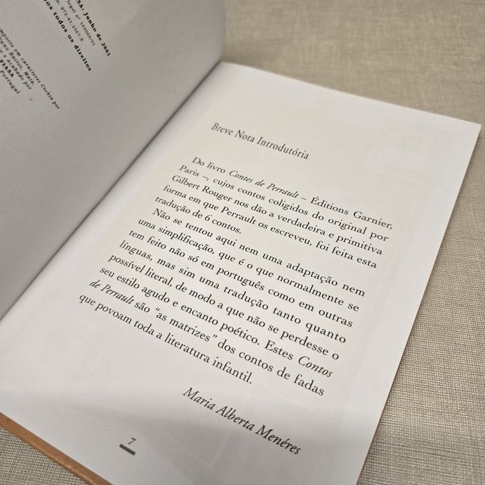 Livro  Contos de Perrault