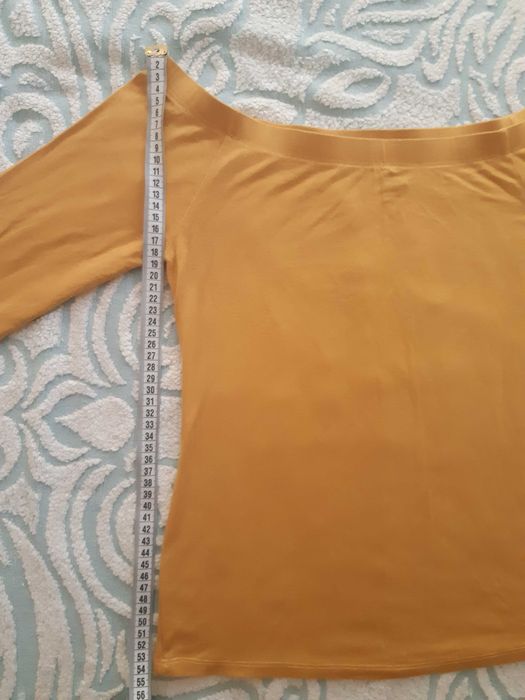 Блузка с открытими плечами